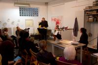Der Störschrank im Atelier21 mit Glossen zur Zeit. Literarisch-musikalisches Potpourri mit Marika Bergmann, Oscar Borkowsky und Marcus Schröder am Piano.
